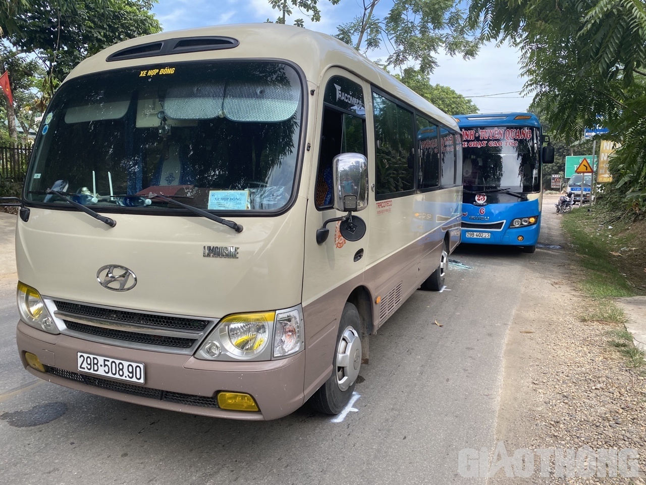 Xe khách tuyến cố định dừng đỗ sai quy định Xe khách tuyến cố định dừng đỗ sai quy định