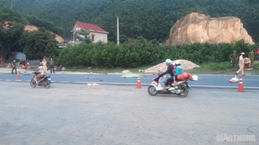 Vụ TNGT vừa xảy ra trên tuyến đường Hồ Chí Minh Vụ TNGT vừa xảy ra trên tuyến đường Hồ Chí Minh
