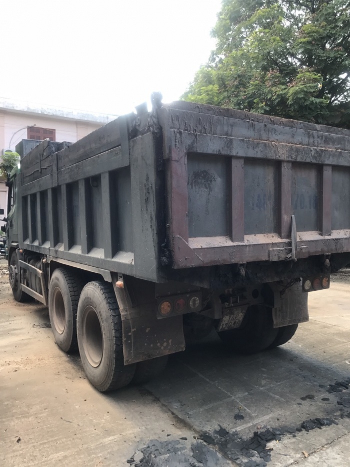 Tài xế xe này đã không chấp hành mà điều khiển phương tiện đâm vào xe của Tổ công tác rồi bỏ chạy. Tài xế xe này đã không chấp hành mà điều khiển phương tiện đâm vào xe của Tổ công tác rồi bỏ chạy.
