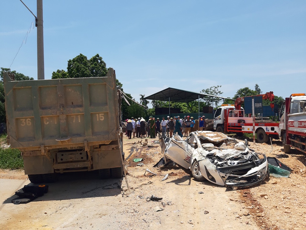 Vụ tai nạn giao thông đặc biệt nghiêm trọng làm 3 người tử vong Vụ tai nạn giao thông đặc biệt nghiêm trọng làm 3 người tử vong