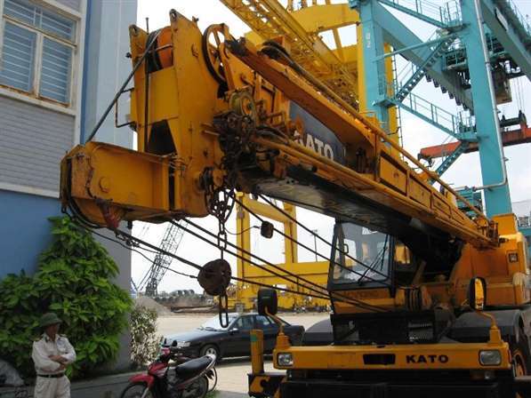 cau tu hanh kato, cẩu tự hành kato 25 tấn, dịch vụ cẩu 25 tấn