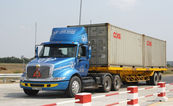 Cho thuê xe container ( 20 feet, 40 feet ) Dịch vụ kéo hàng hóa bằng xe container, với hệ thống xe container vận chuyển hàng hóa tại các tỉnh phía bắc, Tuyến Bắc- Trung- Nam. Kéo con tại cảng Hải Phòng đi các tỉnh theo yêu cầu, cont 20 feet và 40 feet