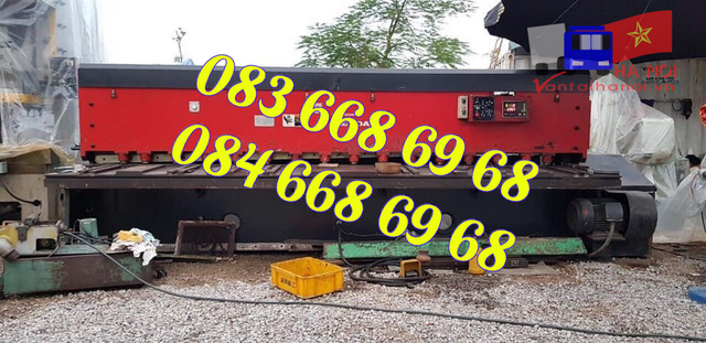 I. Xe nâng động cơ xăng: 1. Kéo thắng tay 2. Đưa cần nâng hạ về vị trí trung gian nếu xe nâng có cần nâng hạ. 3. Tra chìa khóa vào ổ khóa. Bật chìa khóa sang vị trí “ST”, động cơ sẽ được khởi động. Sau khi khởi động động cơ, chìa khóa sẽ trở về vị trí “ON” khi tay bạn đã thả chìa khóa ra. II. Xe nâng động cơ gas: 1. Kéo thắng tay. 2. Đưa cần nâng hạ về vị trí trung gian nếu xe nâng có cần nâng hạ. 3. Tra chìa khóa vào ổ khóa và đạp bàn đạp ga xuống một cách nhẹ nhàng. Bật chìa khóa sang vị trí “ST”, động cơ sẽ được khởi động. Sau khi khởi động động cơ, chìa khóa sẽ trở về vị trí “ON” khi tay bạn đã thả chìa khóa ra. III. Xe nâng Động cơ Diesel: 1. Kéo thắng tay. 2. Đưa cần nâng hạ về vị trí trung gian nếu xe nâng có cần nâng hạ. 3. Tra chìa vào ổ khóa 4. Bật chìa khóa sang vị trí “ON”